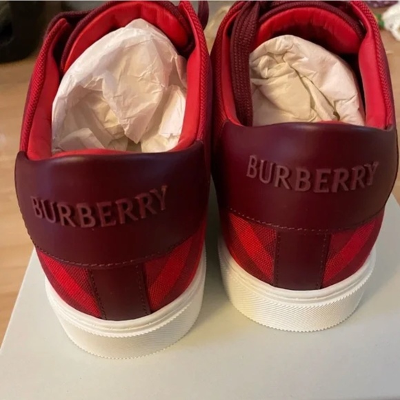 Burberry Sneakers - Picture 2 of 4